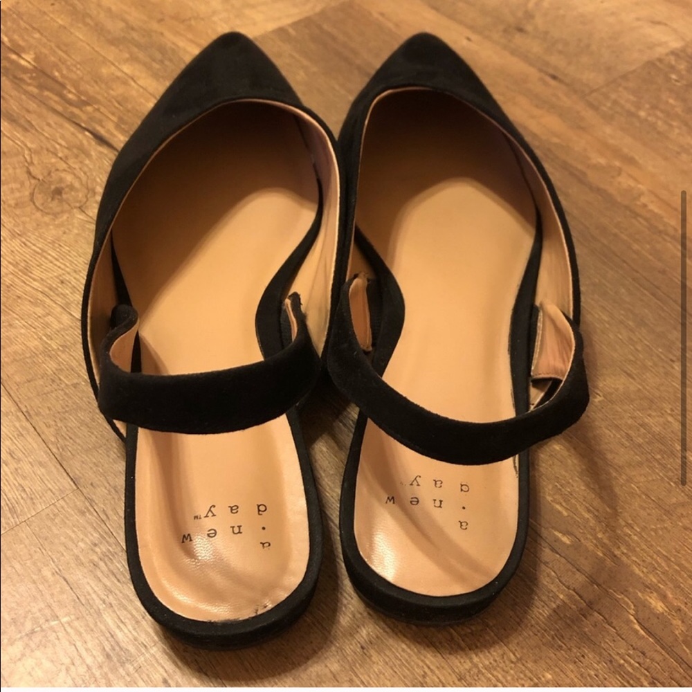 SOLD Black Slingback Flats - Picture 4 of 6